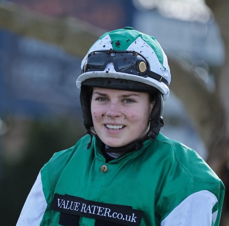 Interview with Lilly Pinchin – 25 Year Old Rising Jockey Super Star — WE ARE GIRLS IN SPORT