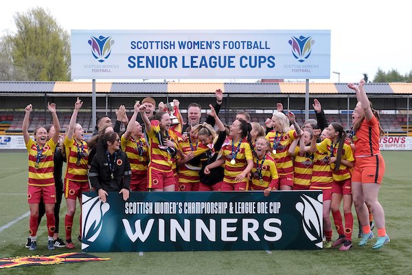 Rossvale elevate the Championship & League One Cup after overtime winner from Jane O’Toole