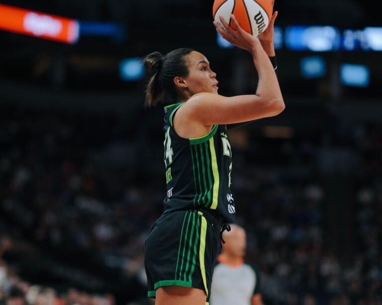 Upper seeds dominate in WNBA postseason openers