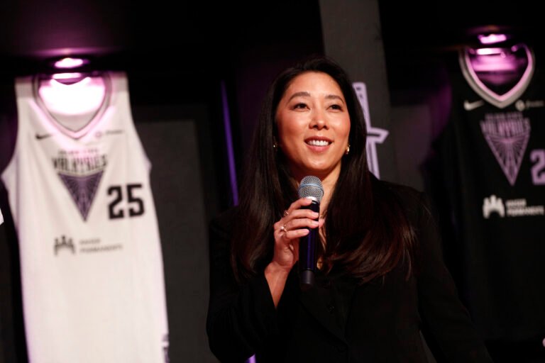 Development a basketball group with Natalie Nakase