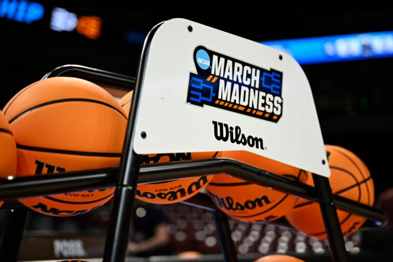 NCAA Votes to Pay Girls’s March Insanity Groups