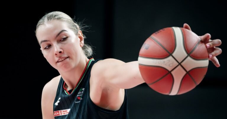 WNBA: Can this 6-foot-7 rookie middle save the Connecticut Solar?