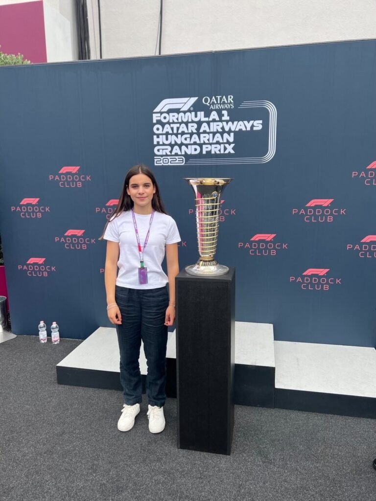 Scarlett Archer interview – Most sensible of the Grid host and F1 commentator — WE ARE GIRLS IN SPORT