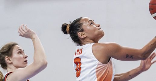 Interview: From the Large Sky to Down Beneath, Mia Loyd remains to be going robust
