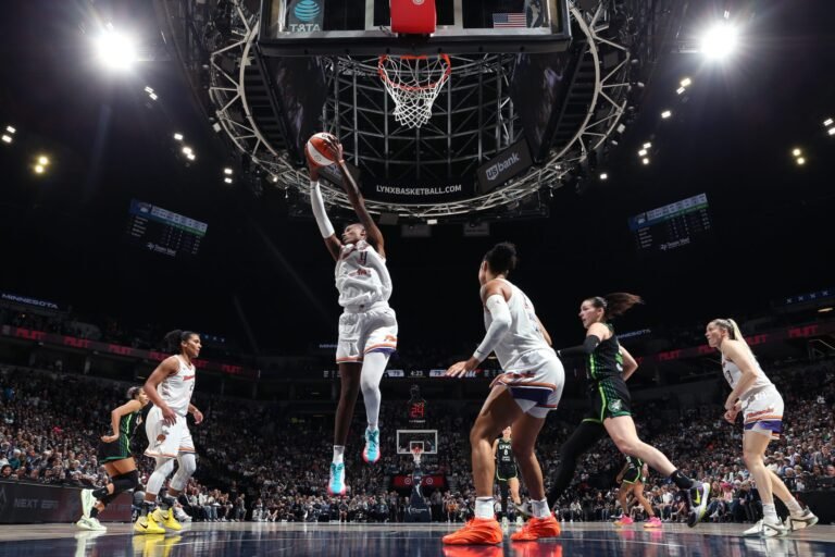 Phoenix Mercury Beat Minnesota Lynx 89-83 in OT to Tie WNBA Semifinals
