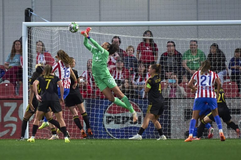 Phallon Tullis-Joyce Assists in keeping Manchester United Best in Champions League Debut
