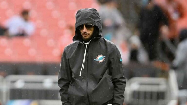 Miami Dolphins head trainer Mike McDaniel within the scorching seat after 1-6 get started